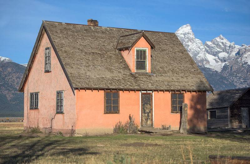 The pink house, part of the John Moulton Homestead - Renewing Life in Mormon Row